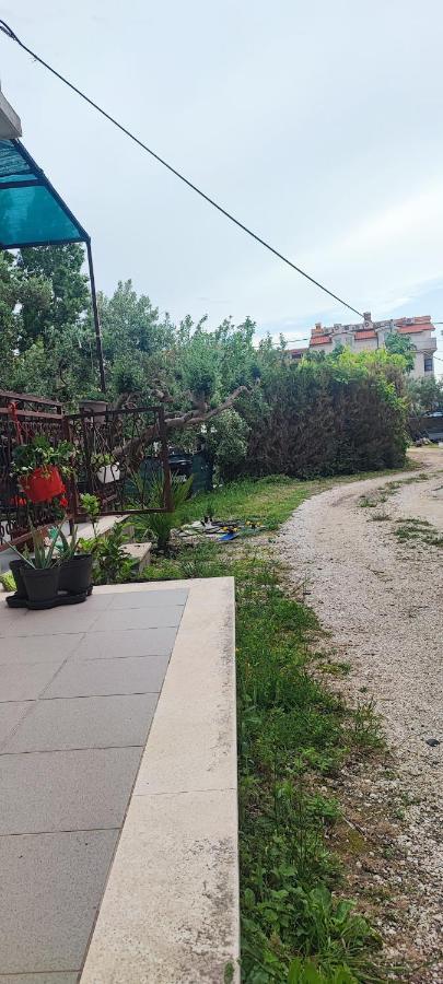 Вілла Apartman Duce Milka Екстер'єр фото